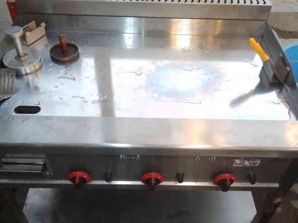 كريل برگر صالون استعمال شهر او اقل
السعر 550 الف قفل 
***********

الجعيفر قرب نادي الزوراء
