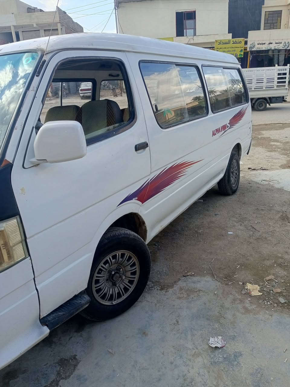 فتون موديل 2009للبيع كير ومكينه بلاديه سيارة بأسمي شرط التحويل تايرات جديد صدر جديد اماني وخلفي رقم شاصي بلتكمة شعار السعر 55وبيها مجال قليل جداً للاستفسار رقم الهاتف ***********
