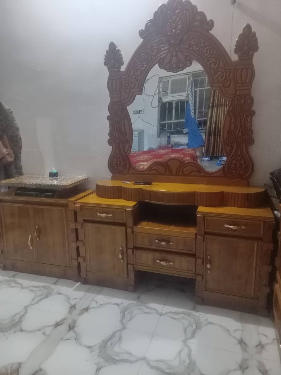 السلام عليكم من رخصة الادمن عندي هاي الغرفه صاح نضيفه وسعر مناسب الي يريدها يتصل ***********
