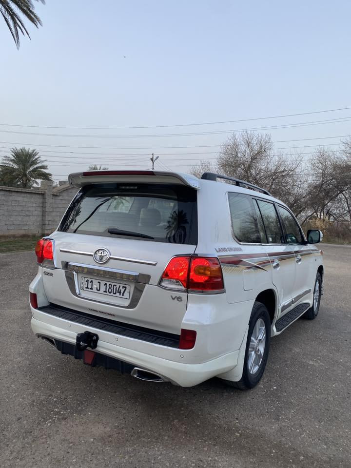 تحية طيبة :: لاندكروز GXR 
موديل 2010 
مكفوله كفاله عامه  
رقم بغداد دولي جديد بأسمي 
تحويل ثاني يوم 
محرك كير كفاله عامه شرط مامفتوح 
سياره كلش نظيفه كلشي على البلاد عدا الدعامية الأمامية محدثه 2015
سياره ماشيه(200)

الاتصال 
***********
***********
