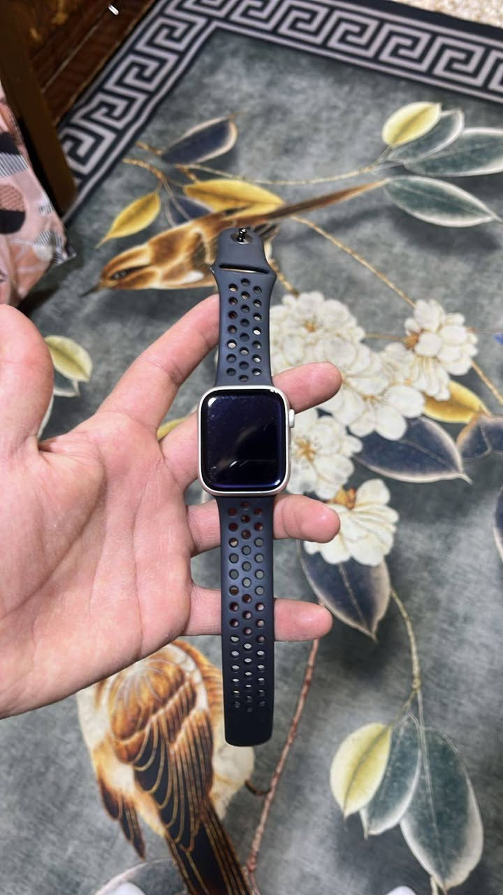 ساعة ابل نايك جيل 7 كلش نظيفة 
كارتونه وياها السير الاصلي وسير اضافي رايدها 150 قفل


**إذا كنت صاحب هذا الإعلان وتريد حذفه لأي سبب، رجاءا أرسل رسالة إلى الدعم الفني**