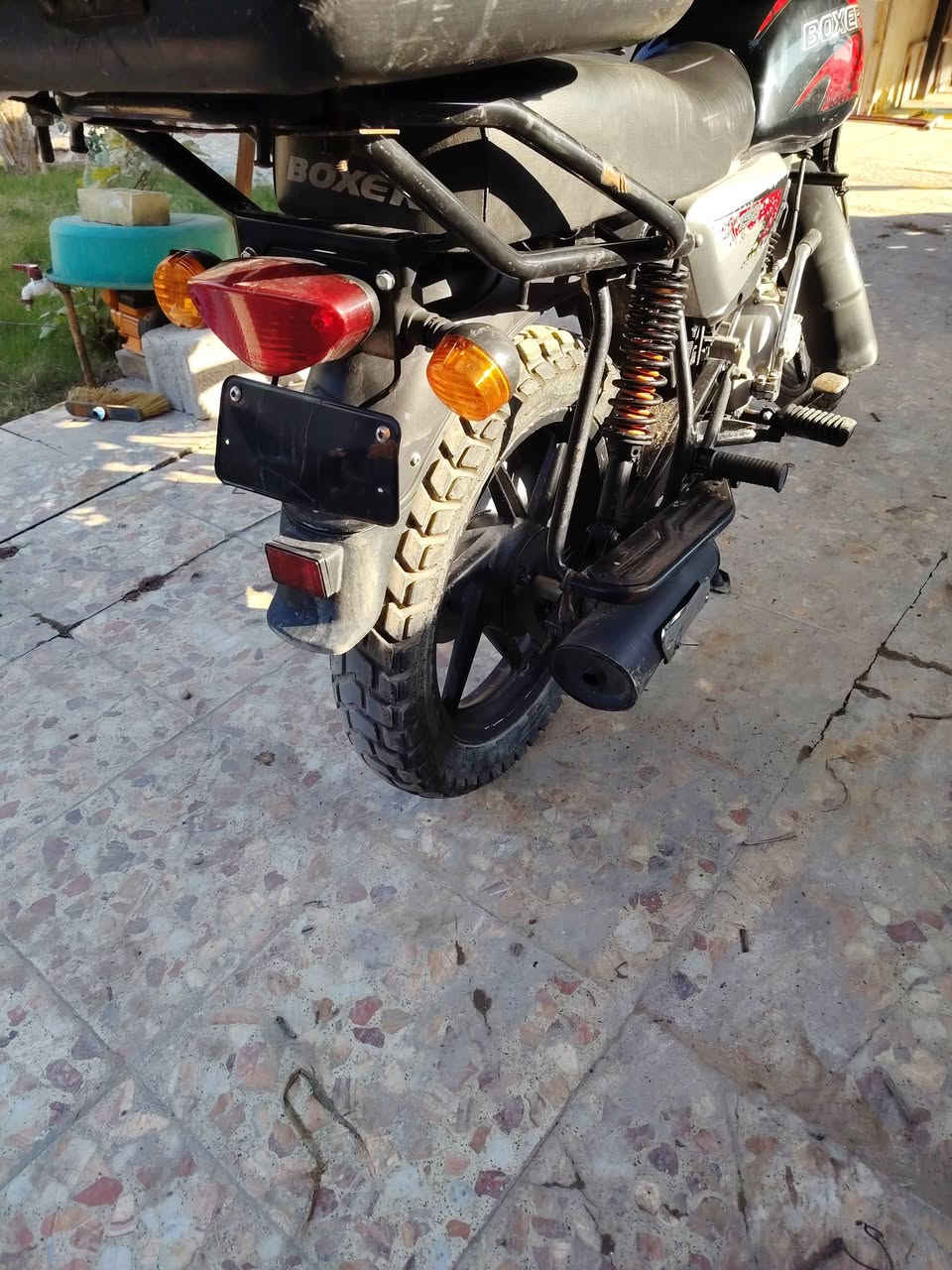 السلام عليكم  بوكسر لبيع 23 مرقم  دراجه  نضيفه ابسمي مكان بغداد الزعفرانيه السعر 2300 وبيه مجال  
***********
