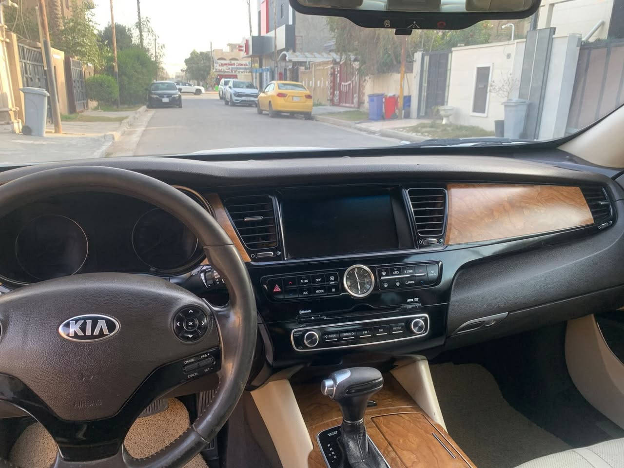 اسلام عليكم سيارة كيا كورس خليجي فول مواصفات رقم اربيل دولي جديد سنويه جديده مكينه وكير وصدر وتبريد كهربائيات خير من الله سيارة بيها ٣قطع صبغ بنيد وجاملغ وباب وبيها تكمه فوك سايق بيها تصليح وصبغ سعر ١٥٠ وبيها مجال***********

