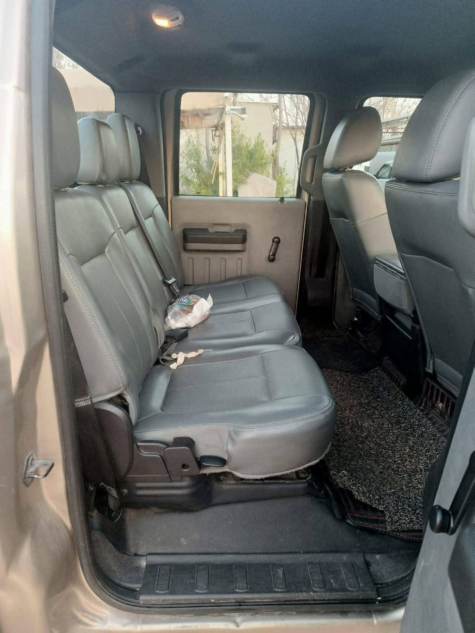 فورد موديل 2012 
محرك 8 سلندر بانزين 
بيها منضومه غاز 
سيارة مكفول 
سياره بسمي وكاله تحويل حاضر 
اتصل علي واتس اب 
***********
