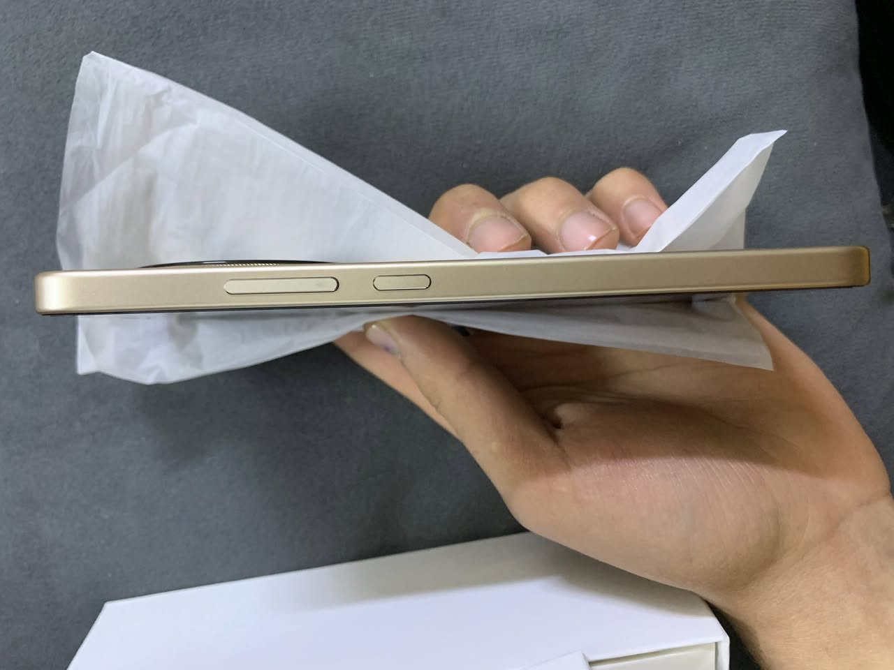 هونر 9xd الشاشة : 6.79 بوصة - 120 هرتز - AMOLED
ذاكرة : 256  جيجا 

الرام : 12 جيجابايت 

الكاميرا : 108 + 5 ميجابكسل

المعالج : Snapdragon 6 Gen 4

البطارية والشحن السريع : 8300 مللي أمبير - 66W

عنواني بغداد الحريه  :***********
سعره 350 الف وبيه مجال
