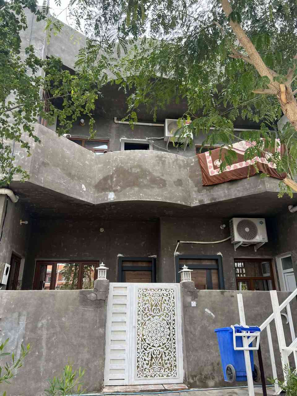 دار للبيع مساحه 120م مربع بناء جديد طابوق 3طابق عنوان ديالى خانقين أمام عباس شارع الاذاعه سعر 85 مليون وبي مجال للاستفسار اتصال ***********
