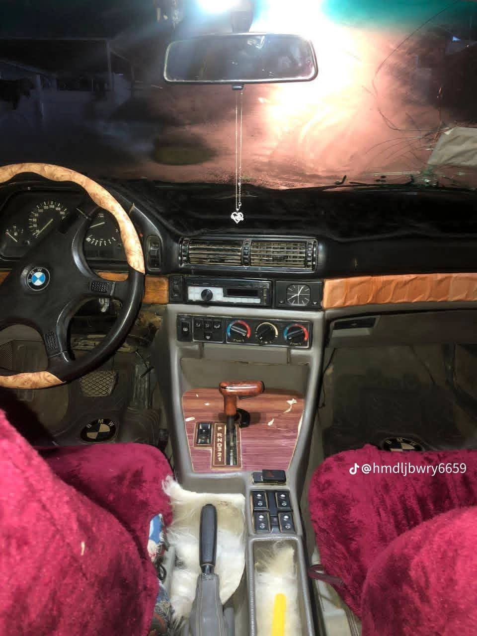 سلام عليكم سياره بيام للبيع موديل تسعين السياره محرك كير شرط. ثانين تريد تحويل وكال 
بكيفك السياره نضرته حلوه كاعده من داخل وخارج گشر نضيف حيل. 
السعر تجي خاص او اتصال وتدلل وحياكم)***********
