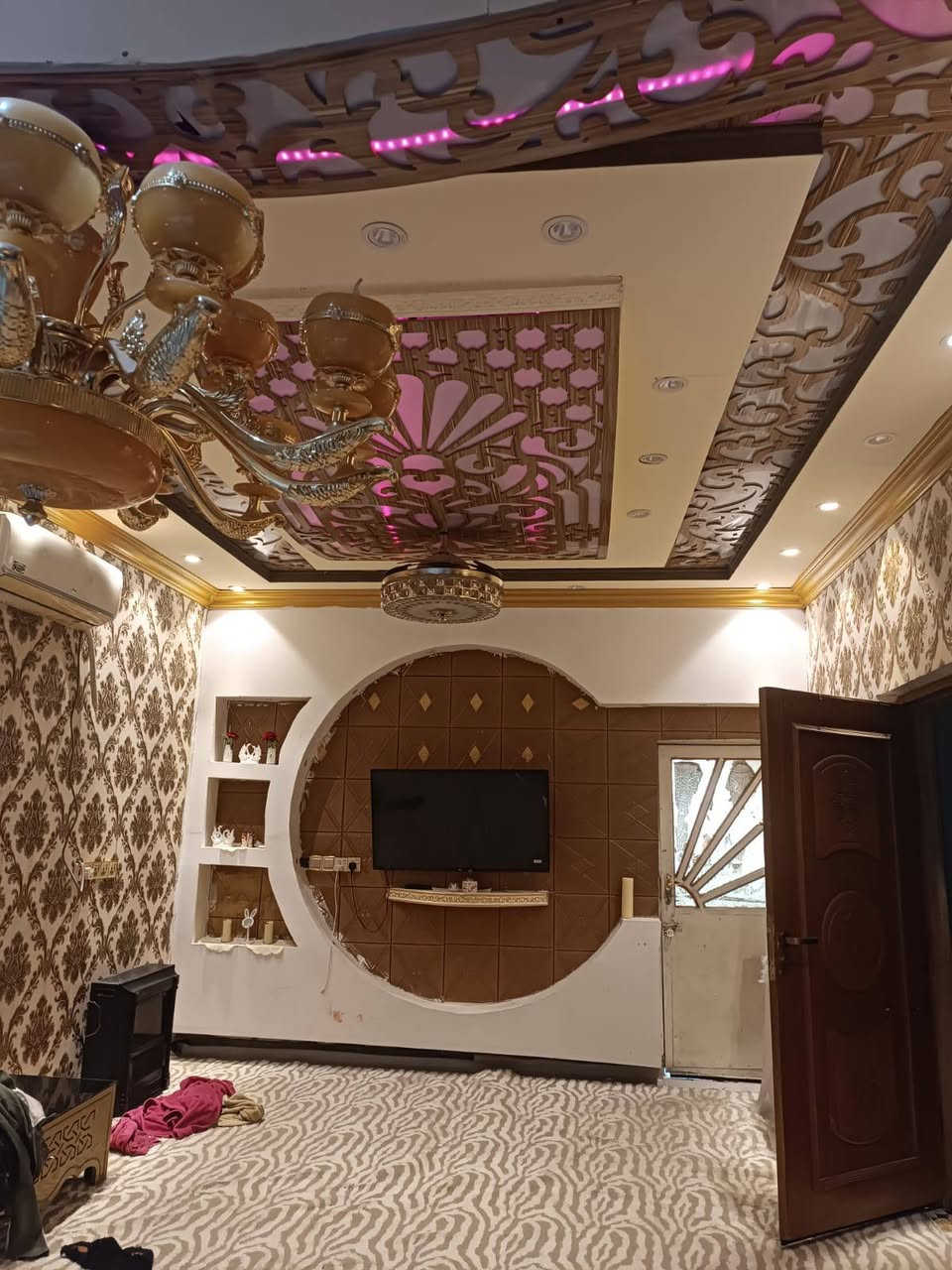 #اسعد #الله اوقاتكم بكل خير احبتي🫶🏻
     *********** ☎️
#جبنالكم بيت  #طابقين✅
 بمساحه 260 متر✅
نوع العقار طاب وزراعي عراقي سند 25 تكعد ويا المالك مباشر✅
#يحتوي #الطابق #الأرضي✅
على غرف منام عدد2 
+ديوان+كبير+مطبخ+صاله كبيره
+صحيات داخليه كبيره+منور عدد 2
+كراج🚘 +حديقه🌹🌲🍀🌺🌴🌹
+صحيات خارجيه
#الطابق #الثاني #يحتوي
على غرف منام عدد4 
+صاله كبيره +صحيات كبير
+صطح سيراميك +مسقفات كي سبان
عن الرطوبه وحرارة الصيف الدار
جدآ متعوب عليه مال جناي
لحك واشتري قبل لاينباع
العنوان البصره ابو الخصيب كوت ثواني قرب الصيدليه
#السعر #المطلوب
 130مليون قابل للتفاوض
مع توفر كافة الخدمات
 #شارع 15 بلباب انارة💡ماء كهرباء مجاري
فارق جاهزة للسكن 
      ***********
نستقبل كافة العروض العقاريه✍️
