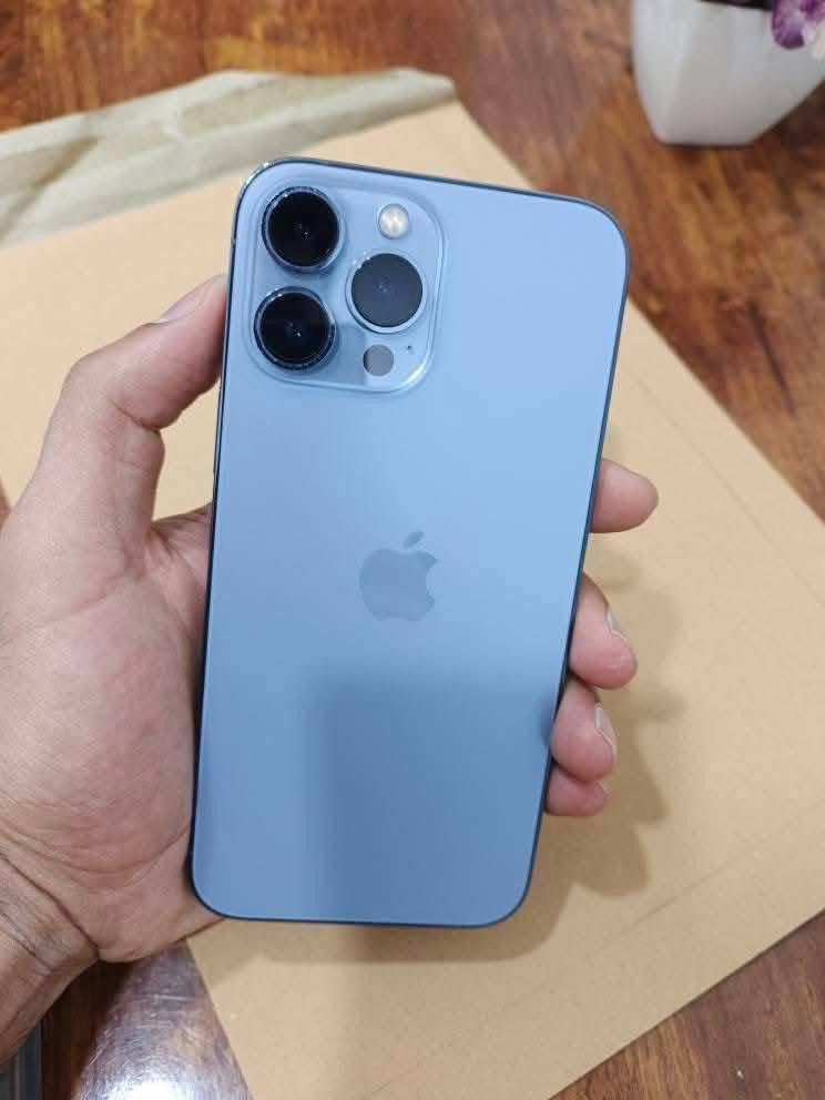 السلام عليكم 
ايفون 13 برو ماكس للبيع 
ذاكرة 256 شرط الجهاز نضيف 
باتري 93 مبدل شرط بس باتري مبدل وين ما يعجبك افحص
تك سيم كارت جهاز بس باتري مبدل شرط
السعر 580 الف وبي مجال بسيط 
***********
