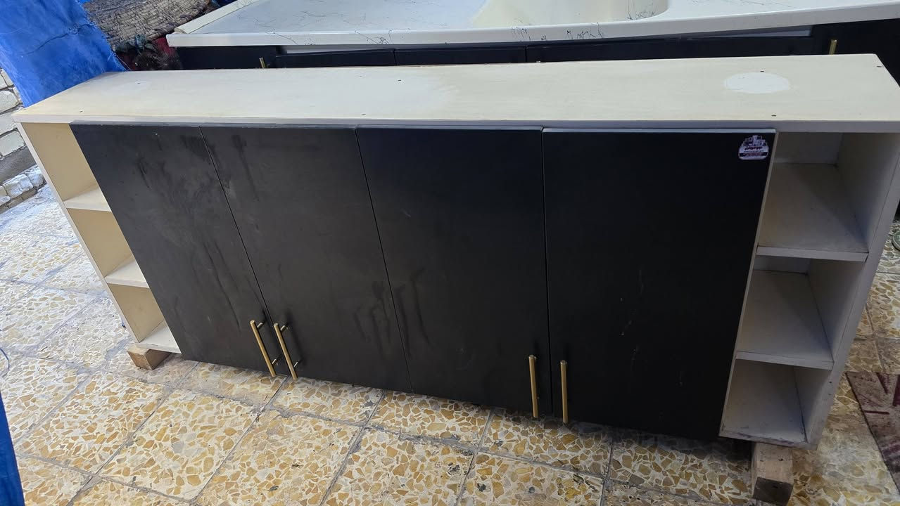 من رخصه الأدمن كاونتر mDfمتر اونص سنك مرمر نظيف اخو الجديد شرط النظافة سعره ٢٥٠الف الشراي يتصل *********** ***********
