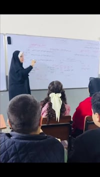 جانب من محاضرة الست أسماء مع طلاب الثالث متوسط – تميز، متابعة، وشرح مب...