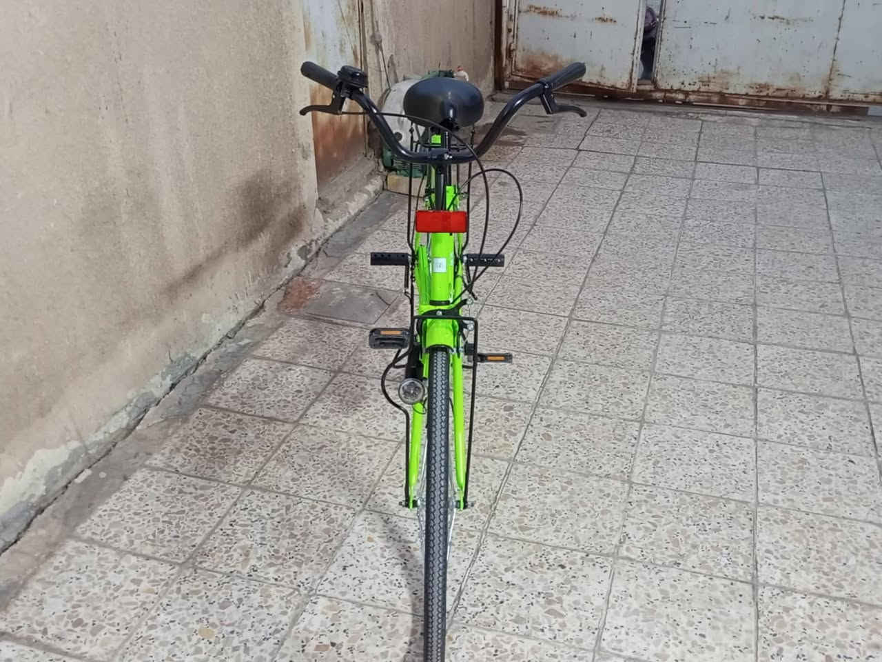 بايسكل للبيع حاويه استعمال شهر جديد بمعنى الكلمه الي يريده يراسل الصفحه او وات ساب ***********
