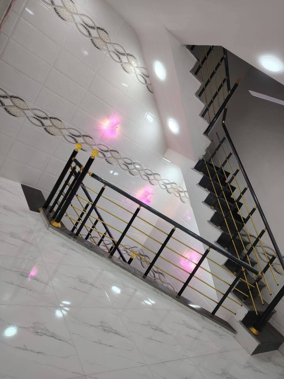 بيت للبيع ١٠٠متر ٥في ٢٠ بل رئاسه العبيدي شارع عشرين اول فرع عن الشارع العام زراعي السعر ١٣٥ وبي مجال تليفون ***********
