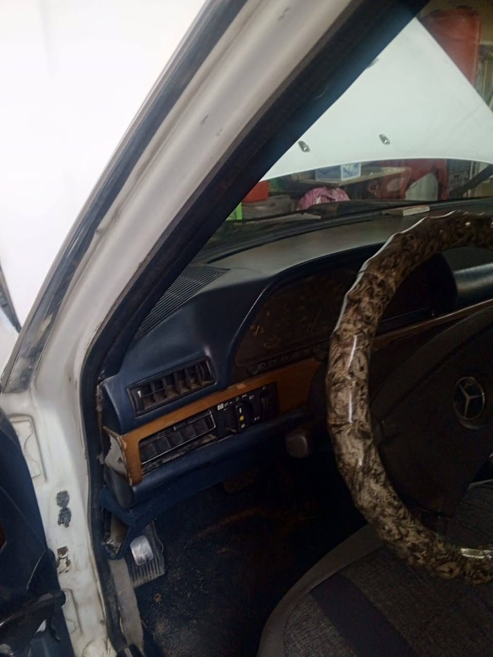 السلام عليكم مارسدس جانبو مديل 1987مكينه بلاديه قبق ااسود السيار السياره بسمي تحويل ثاني يوم سنويه جدي الهزة جديده  65اوبيها مجال للشراي بكاني بغداد الحسينية مال راشدية  ***********تخم تاير جديد
