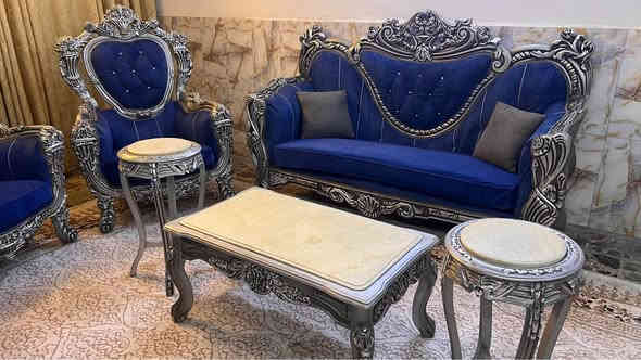 7 مقاعد تخم مصري خشب زان لون فضي مع ثلاث طبلات مرمر السعر ٦٥٠ مكانه المنصور *********** بغداد
