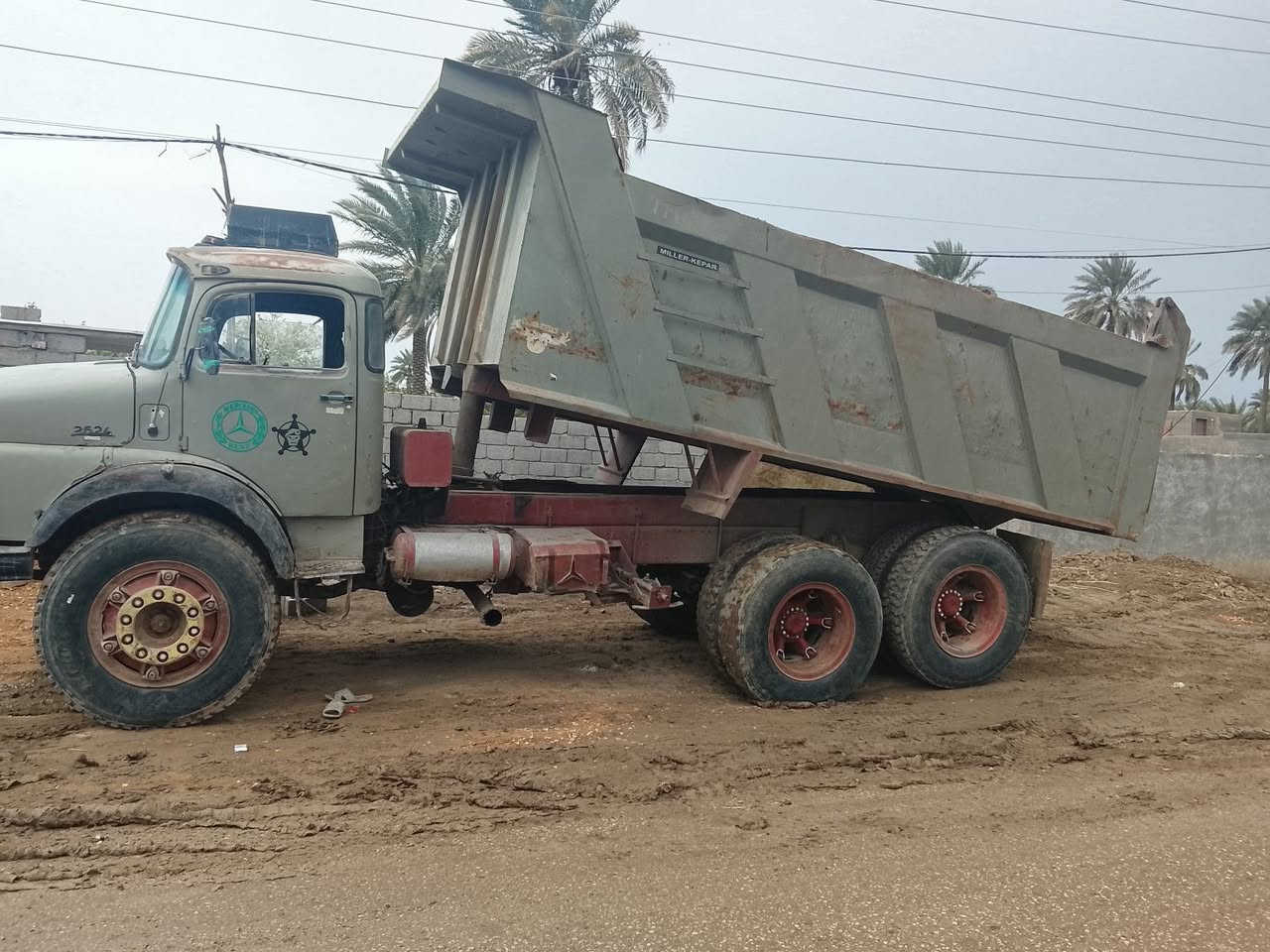 سلام عليكم البيع أقجم مرسيدس قلاب سكس ميلر موديل 79رقم نينوى النكليزي تحويل ثاني يوم محرك 55كير 29مجموعه ام الغوه سياره مال جناي تايرات نص عمر قماره شوف عينك كير كسل كفاله مكاني بابل الاستفسار نتصل ***********
