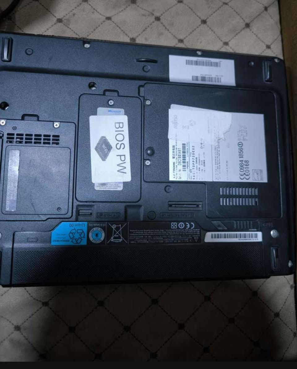 حاسبة فوجستو اليابانية  وندوز 10 كور i5 رام SSD 256 رام 4 وقابلة للتطوير سعر 125  وبيها مجال  واتس اب 0774 531 8909
