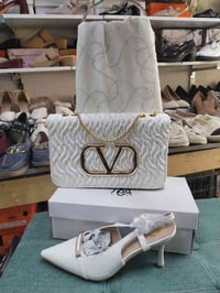 جنطة وحجاب • حذاء كعب • سوك الزهراء