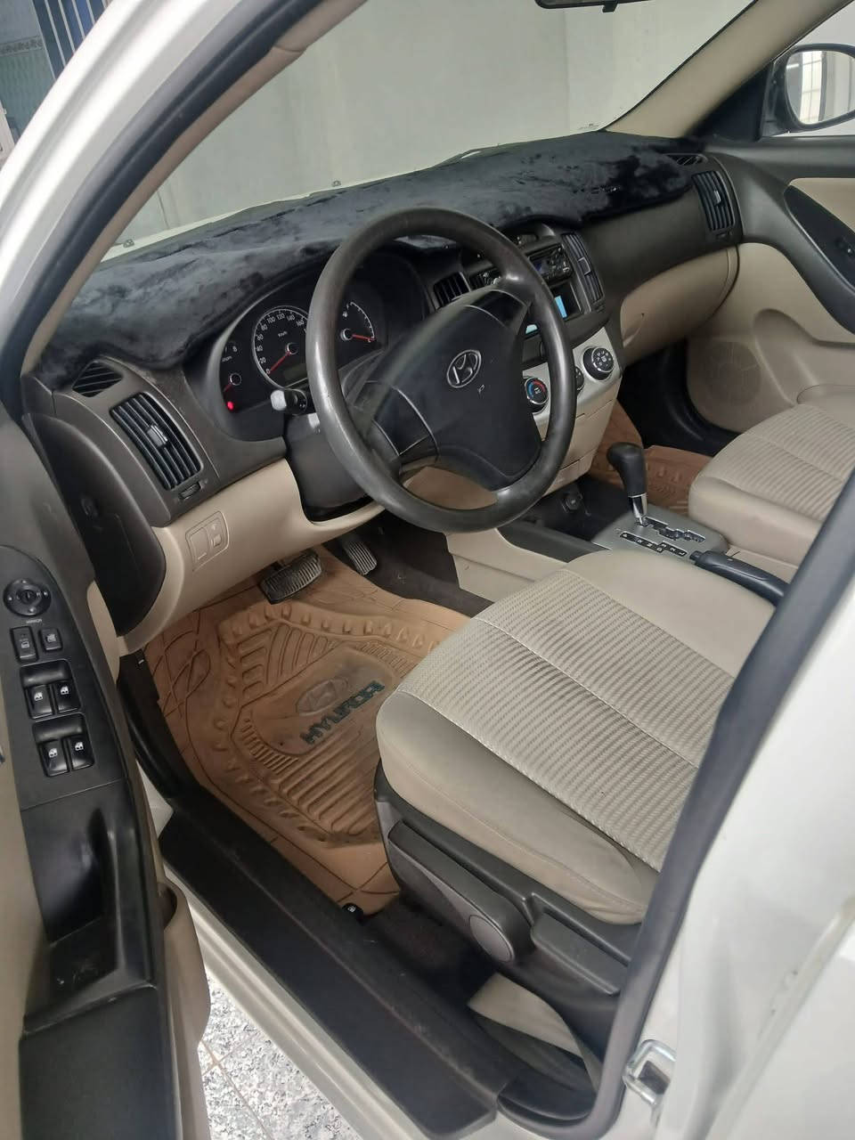 النترا ٢٠١١ مكينة ١٦٠٠ دكشن عالي  فتحه اشاره بالمري ٥ويل كب ماشيه ١٣١ رقم بغداد دولي بااسمي بيها جاملغ امامي صبغ اثر شخط فقط السياره الباقي كفاله جديده بمعنى الكلمه  السعر ١٣٣ وبيها مجال بسيط مكاني الاسكندريه***********
