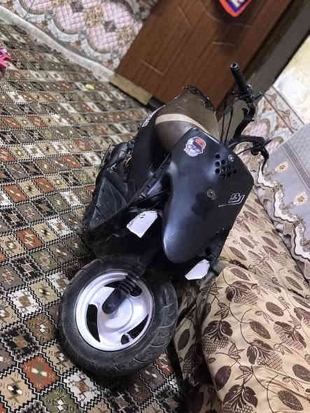 سلام عليكم دراجة تسعه زروف للبيع دراجه كامله كفراته عوزه بس كابريتر مكينة ما مفتوح ابيع كوم حديد سعر85بيه مجال مكاني بصره المعقل ***********
