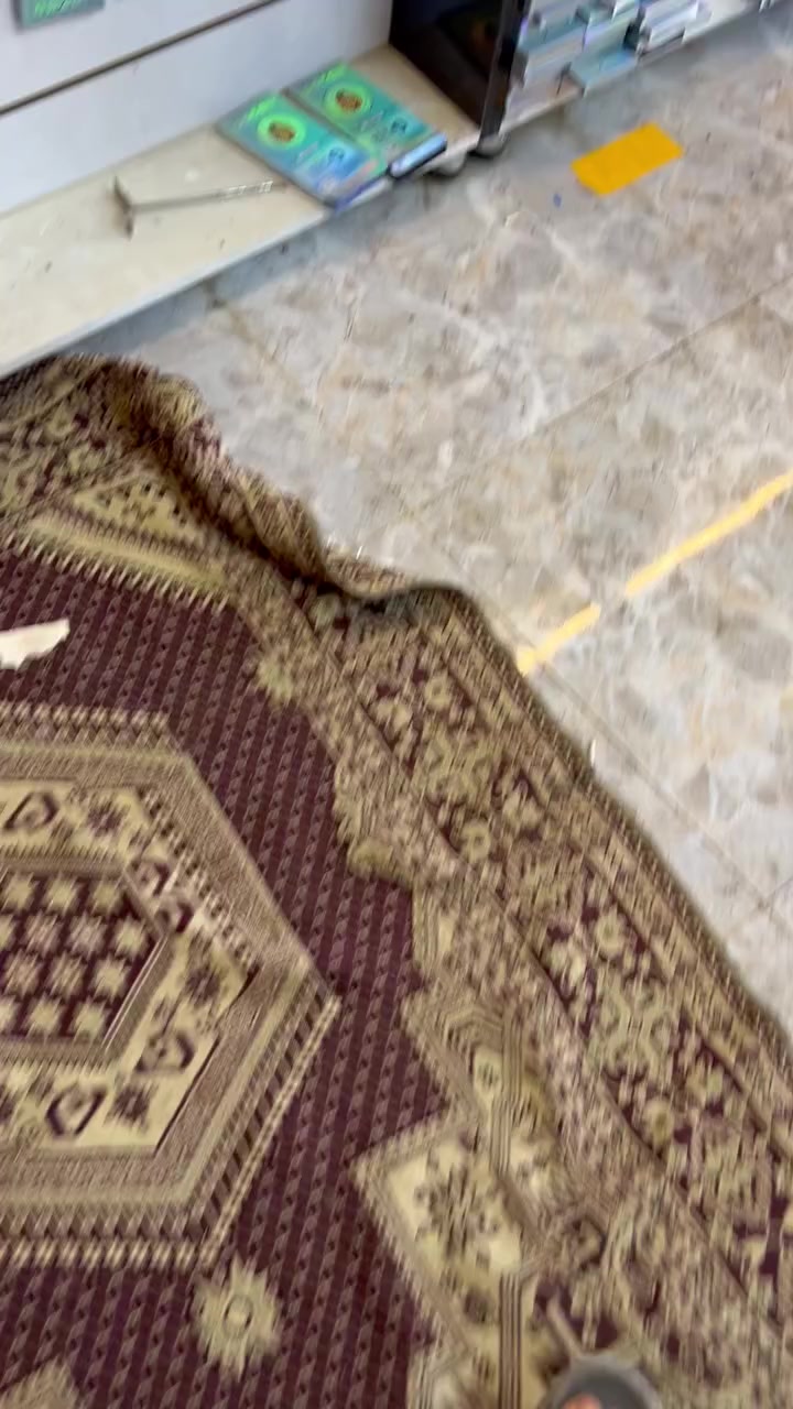 سلام عليكم عارضات اكسسوارات عدد٣ وحده رفوف مع ميز صيانه طول ١٢٠ العرض مترين الغمج ٥٠ للبيع ***********  واتساب فقط العلوان جسر ديالى الجديد الكرغوليه سايد الواحد
