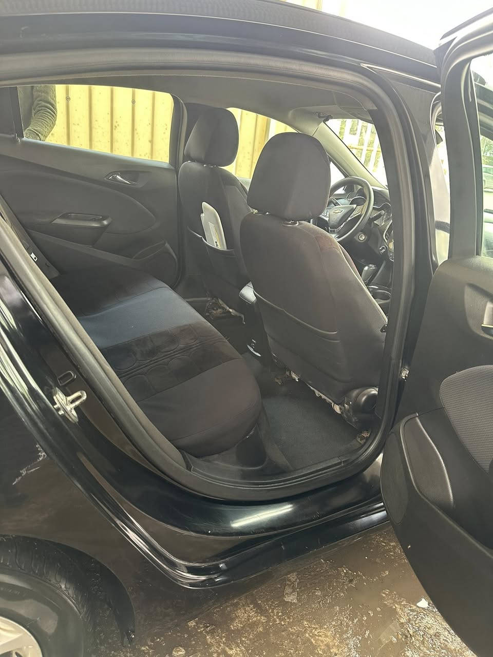 السلام عليكم
شوفر كروز 2019 اسود
مواصفات LT
شاشة وكاميرا دوارة 
رقم جديد الماني كربلاء باسمي
حادثها مثل ماموضح بالصور وهنا صارت بيها طخة بالدعامية الخلفية وشوية جوة الرقم 
صبغ دعاميات ومنطقة الرقم فقط
والبنيد مبدل ومامصبوغ 
ماشية تقريبا 180 الف كيلو
كفالة كير ومحرك
السعر 90 $ وبيها مجال
رقمي ***********
