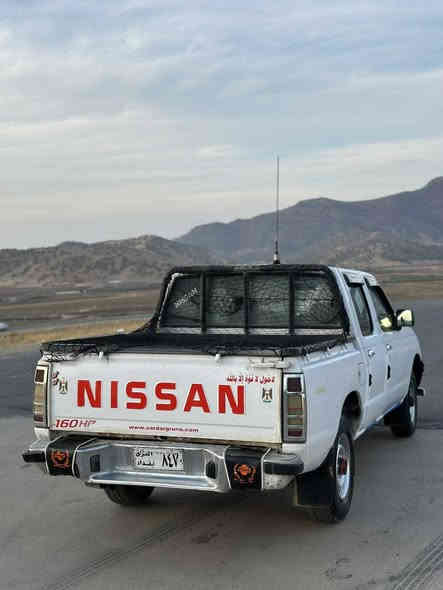 نیسان دەبڵ 2001
ئاڕمی پلاسیک سلێمانی تەبریت و پاوەر گێڕو مەکینەو ئەکسل بەشەرت یەک پارچەو پەڵەیەکی بۆیاخە سەیارەکە ئی ماڵە سەیارەی مەعرەز نیە یەک دینار مەسروفی نیە چوار تایەی تازە شوێن سلێمانی سعری 80 مەجالێکی کەم ژ.م***********
*********** السليمانية
