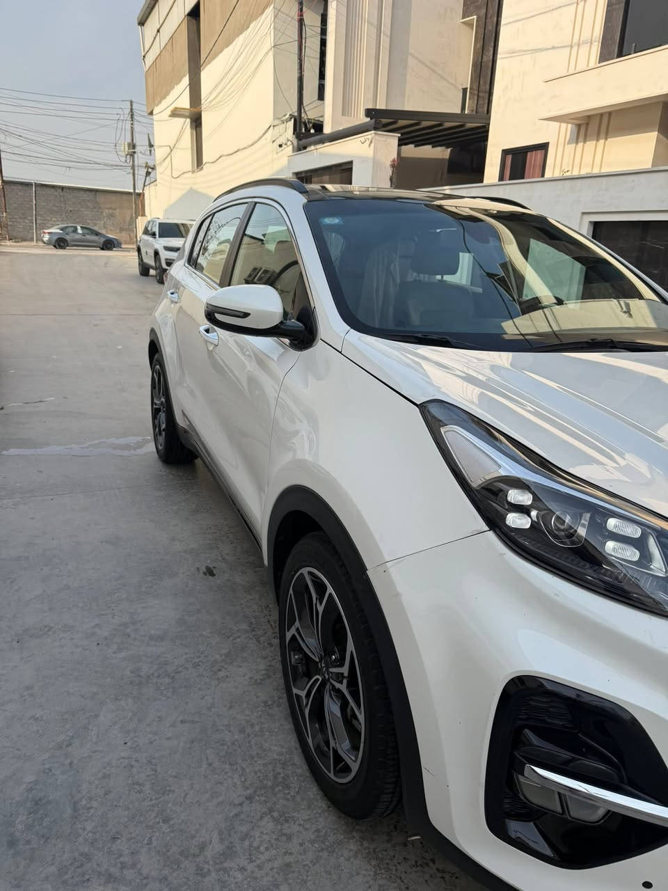 سلام عليكم
سبورتج SXT تيربو موديل 2021
فول مواصفات
كشن تدفئة تبريد
حساسات امامي خلفي 
مري شفط
سماعات هارمن
بانوراما 
هاند بريك بصمه
رادار امامي خلفي
ماشية  88 الف ميل
حادث امريكا بارد بالجاملغ الايسر
وحادث العراق تبديل باب خلف سائق وبارد باب السائق
السعر 170 وبيها مجال بسيط
***********
