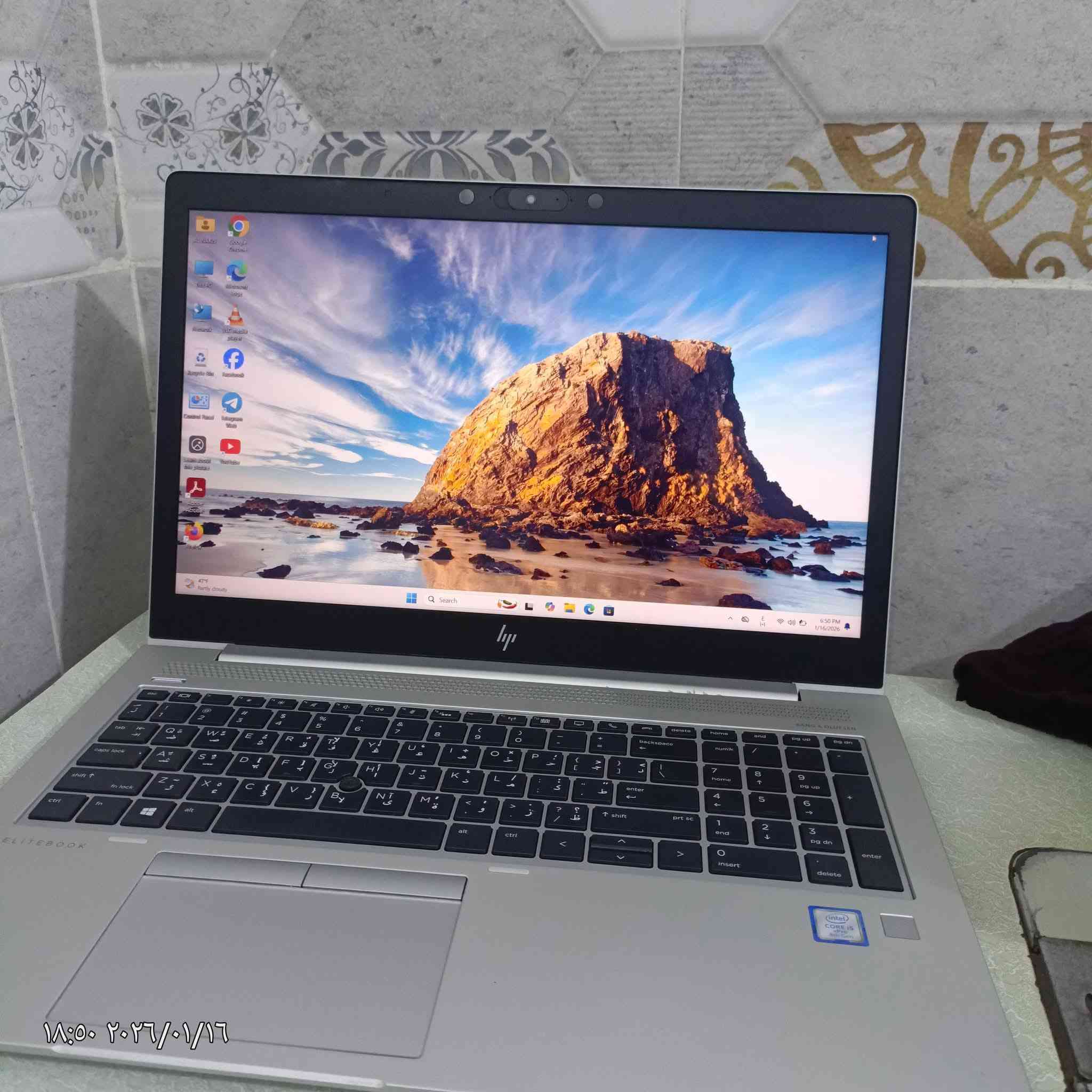 للبيع: لابتوب HP EliteBook 850 G6 – نظافة 90٪
المواصفات الأساسية للجهاز:
المعالج:
Intel Core i5-8365U بسرعة تصل إلى 1.90GHz – معالج اقتصادي وقادر على تشغيل البرامج اليومية بسلاسة مثل الأوفيس، التصفح، الاجتماعات، وبرامج الجامعة.
الذاكرة العشوائية (RAM):
8GB 
التخزين:
256 ssd 
الشاشة:
15.6 إنش بدقة ممتازة ومناسبة للدراسة والعمل والفيديو.
اللمس:
الجهاز يدعم خاصية اللمس مع 10 نقاط Touch Support،
النظام:
Windows 11 Pro –
بطارية تشغل 4 ساعات تقريبا 
كيبورد عربي انكليزي مع انارة ليزرية 
صوت واضح
هيكل قوي من الألومنيوم
السعر 400 الف 
***********
