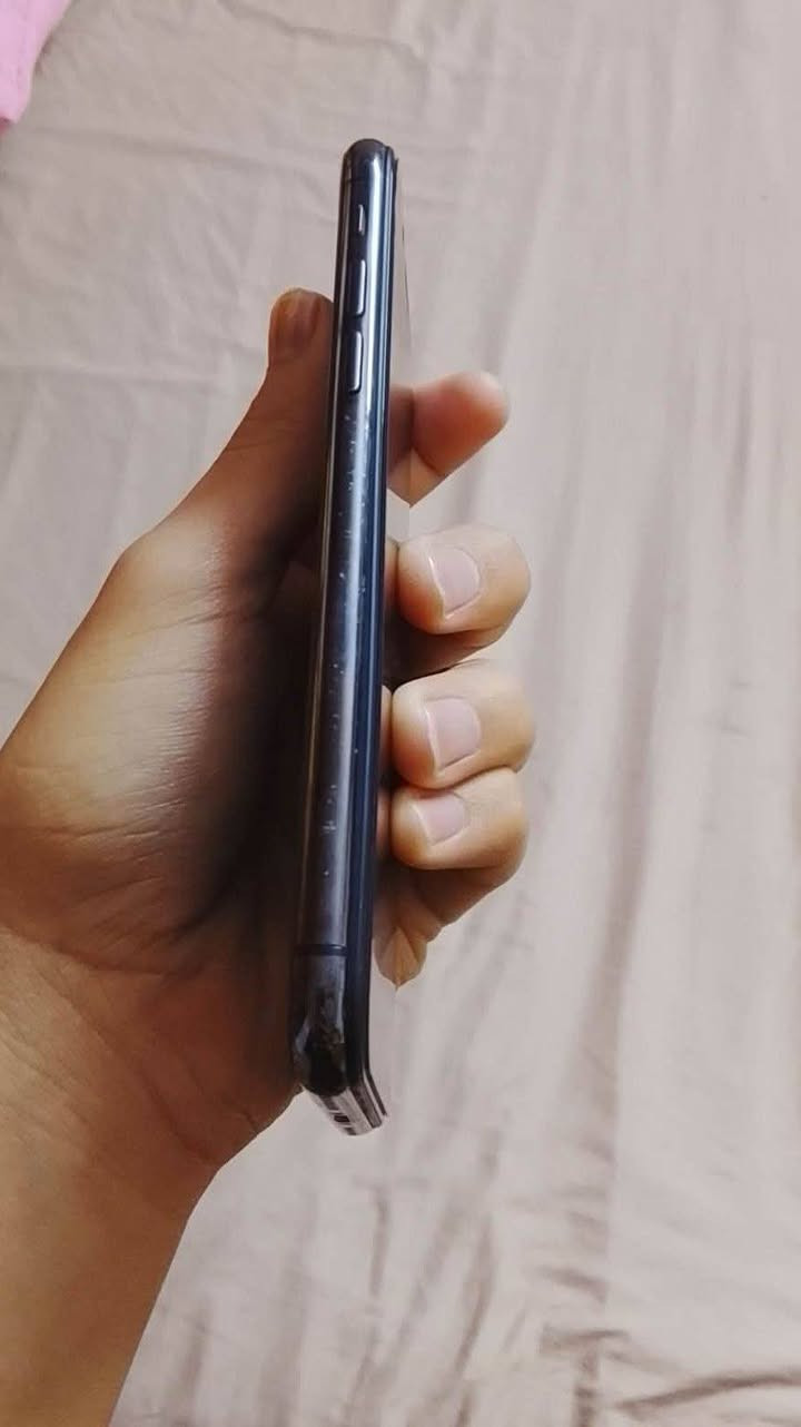 السلام عليكم ايفون اكس عادي للمراوس شعندك نزل بس بدون فرق مبدل بطاريه وضهر فقط غير هذني مابي شي تلفون نضيف ذ 128 .

ملاحظه واذا بيع / ب 140 وبي مجال للشراي للاستفسار خاص


**إذا كنت صاحب هذا الإعلان وتريد حذفه لأي سبب، رجاءا أرسل رسالة إلى الدعم الفني**