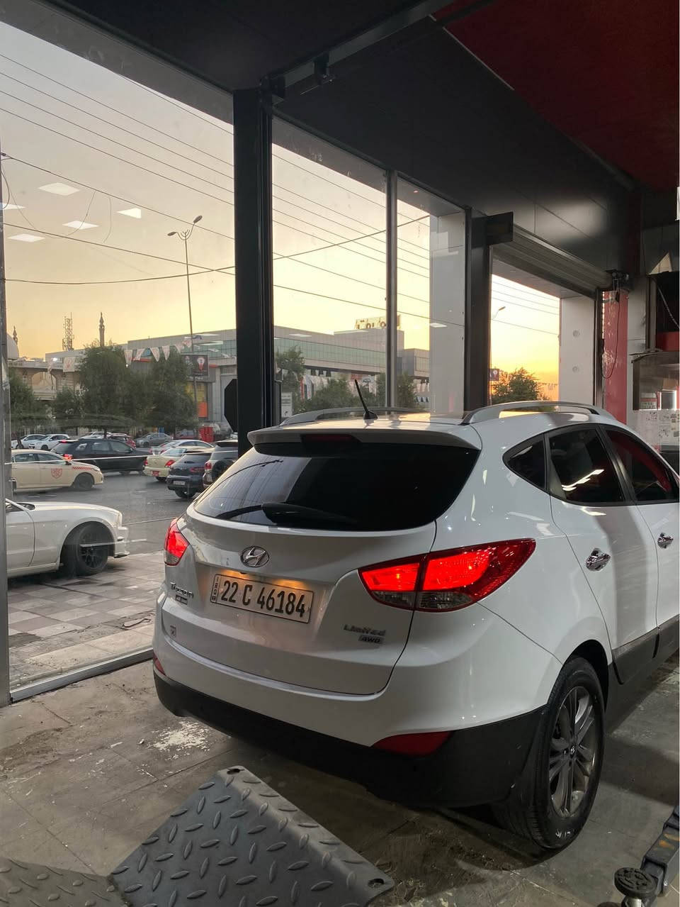 فول مواصفات ماعدا بصمة شاشة ايباد بانوراما تبريد قطعتين تحكم ستيرن ثلاجة لايت عدسة بيهة اقوى منظومة لايت هزة و فحص و سنوية رقم كلة جديد و باسمي تريد تحويل او وكالة ثاني يوم سيارة مال بيت م وماشية 138 الف حقيقي سيارة جديدة كلش بيه بابين رش فقط اثر طخة بدو دواخل وبيه مجال للطيبين *********** أربيل, العراق
