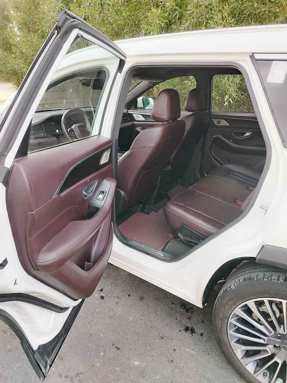 للبيع 

🚘 جيتور X90 بلس
📅 موديل2024

📍 مرقمة بغداد – باسمي
🧮 المسافة: 61000 كم

⭐ المواصفات:
✅ الون أبيض
✔️ داخلية ماروني
✔️ سقف بانوراما
✔️ حساسات أمامية وخلفية
✔️ كاميرات 560 درجة
✔️ تبريد كشن السايق ودفه كشن السايق والراكب 
✔️ تبريد 3 قطع
✔️ شاشة كبيرة
✔️ ثلاجة
✔️ بصمتين تشغيل
✔️ 2 منافذ Type-C + 2 منافذ USB
✔️ إنارة LED كاملة
✔️ ناقل حركة 7 سرعات
✔️ شحن وايرلس
✔️ مثبت سرعة
✔️ محرك 2000 تيربو
✔️ نظام مراقبة ضغط الإطارات

💰 السعر: 24،000،000 مليون دينار وبيها مجال

📞 رقم صاحب السيارة *********** (واتساب + اتصال)

📍 مكان السيارة: بغداد – حي اور
