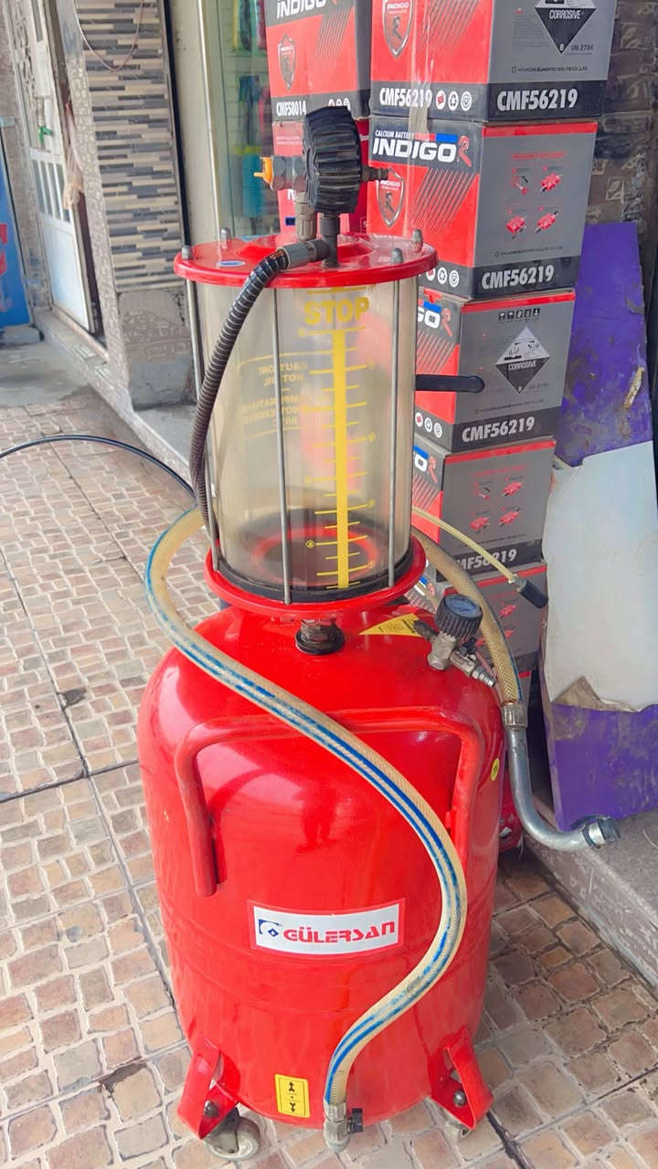 جهاز سحب زيوت السيارات مستعمل مرتين فقط 
يشتغل عالكمبريسر 
بسعر مناسب 👍
مكاني بغداد 
***********
