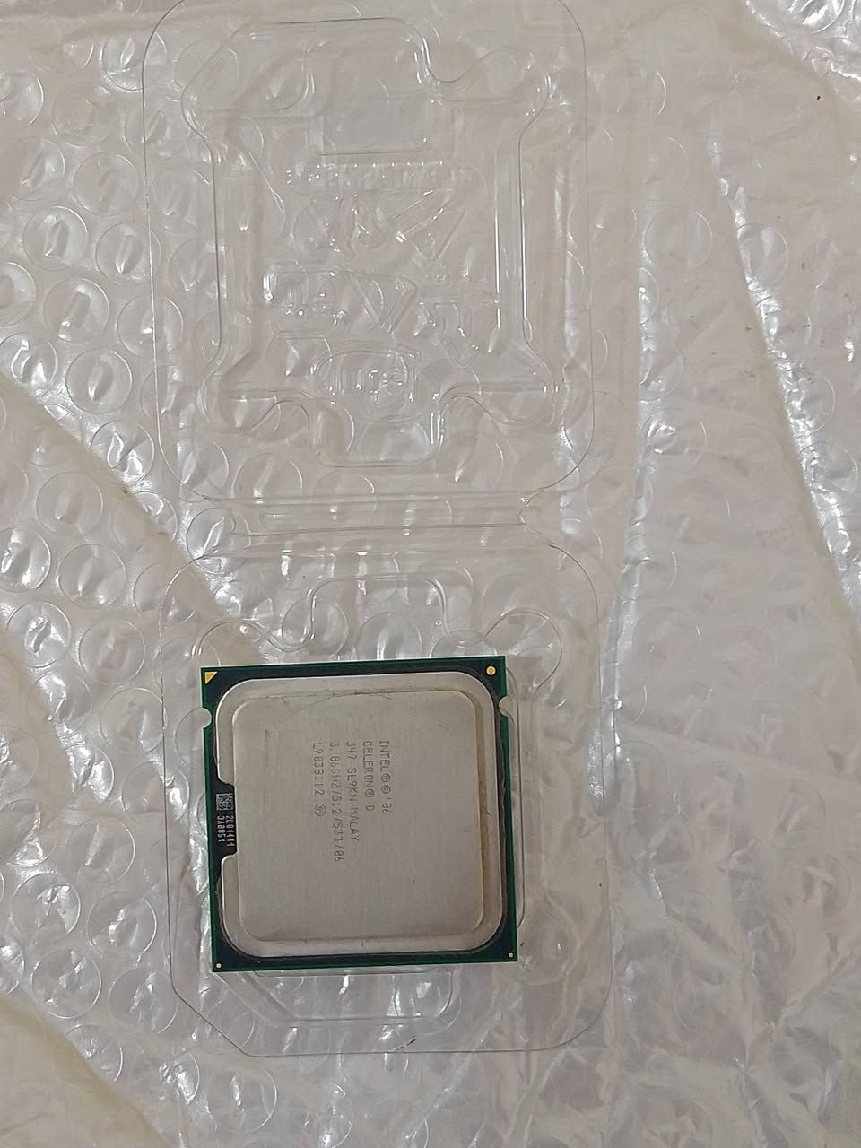 قطع حاسبة مكتبية (بكيج كامل) بأسعار مناسبة جداً.                   ​السلام عليكم.. عرض خاص للي يريد يجمع حاسبة اقتصادية أو محتاج قطع غيار، للبيع مجموعة قطع نظيفة وشغالة 100%:
1️⃣ المذربورد: ASRock 945GC-MS (سوكت 775) - السعر: 10 آلاف.

2️⃣ الهارد: HDD WD Blue سعة 160GB نظيف وسريع - السعر: 5 آلاف.

3️⃣ المعالج: Intel Celeron D مع المبرد الأصلي - السعر: 3 آلاف.

4️⃣ كرت الـ Wi-Fi: ماركة D-Link الأصلي لبث واستلام الإنترنت - السعر: 5 آلاف.

5️⃣ الرامات: DDR2 قطعتين هدية (بلاش) للي يشتري البورد.

قطع حاسبة مكتبية (بكيج كامل) بأسعار مناسبة جداً.❤️              ملاحظات:

القطع مفحوصة وشغالة تمام.

البيع لغرض التطوير.

تنبيه: لا يوجد خدمة توصيل، الاستلام من باب البيت (النجف - 

للاستفسار يرجى المراسلة على الخاص.                           بيع الجملة:  "اللي يأخذهن كلهن جملة أحسبلهيا بـ [مثلاً 20 ألف بدل 23] وشكرا ❤️


**إذا كنت صاحب هذا الإعلان وتريد حذفه لأي سبب، رجاءا أرسل رسالة إلى الدعم الفني**