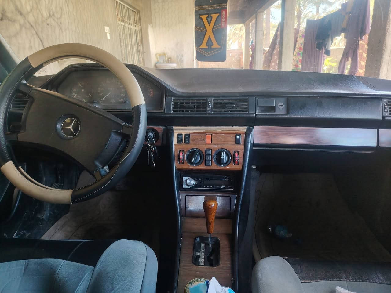 للبيع
موديل ٧٩
كير ومحرك بطه شرط قبل شهرين مشدود
مصبوق عام جماليه بدون اي ضربه
سياره جاهزه خير من الله مال جناي
السعر 55 ومجال بصيط 
*********** رقم صاحب السياره
