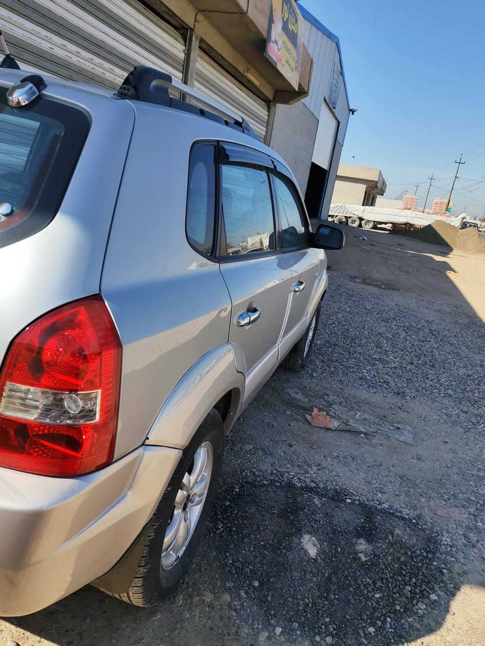 سلام عليكم توكسان 2007. رقم اربيل الدولي شرط التحويل محرك 20 سنويه جديد شاشه لمس. فول مواصفات كير عادي تبريد ثلج  تايرات جديد بدون صبغ بدون ضربه ويل كروم سياره عل بلاد محرك شرط لا صرف لا بخار مكان السياره كركوك شراي اتصل عل رقم ***********.
