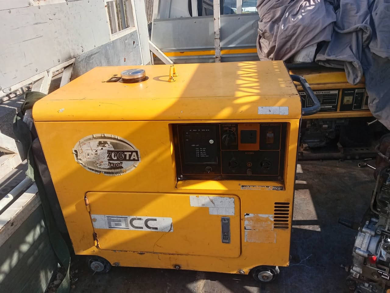 السلام عليكم مولد گاز 5 كيفي 20 انبير بلاديه برغي ما مفتوح بيه  راس توليد دبدوب شغاله نگره شاشه لمس باتري جديد صوته هادئ السعر 600 وبيه مجال بصيط العنوان بغداد مدينة الصدر الاستفسار اتصل ***********
