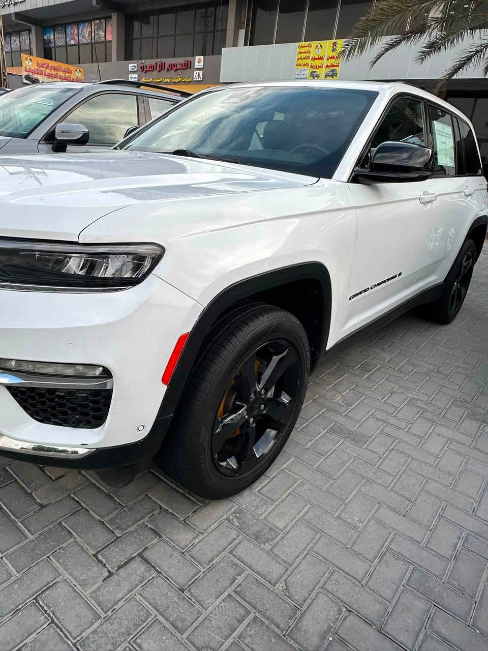 2023 JEEP GRAND CHEROKEE, ALTITUDE 4X2
تشغيل بصمة 
جنطة كهرباء 
كراسي كهرباء     السعر28500$
ويل20
كيرماوس
سايد ابريك بصمة 
كراسي تدفئة 
شاشة كبيرة 
كامرة 360
لايت زنون 
4*4
تحكم مقود
وباقي المواصفات الاخرى ‭***********‬
