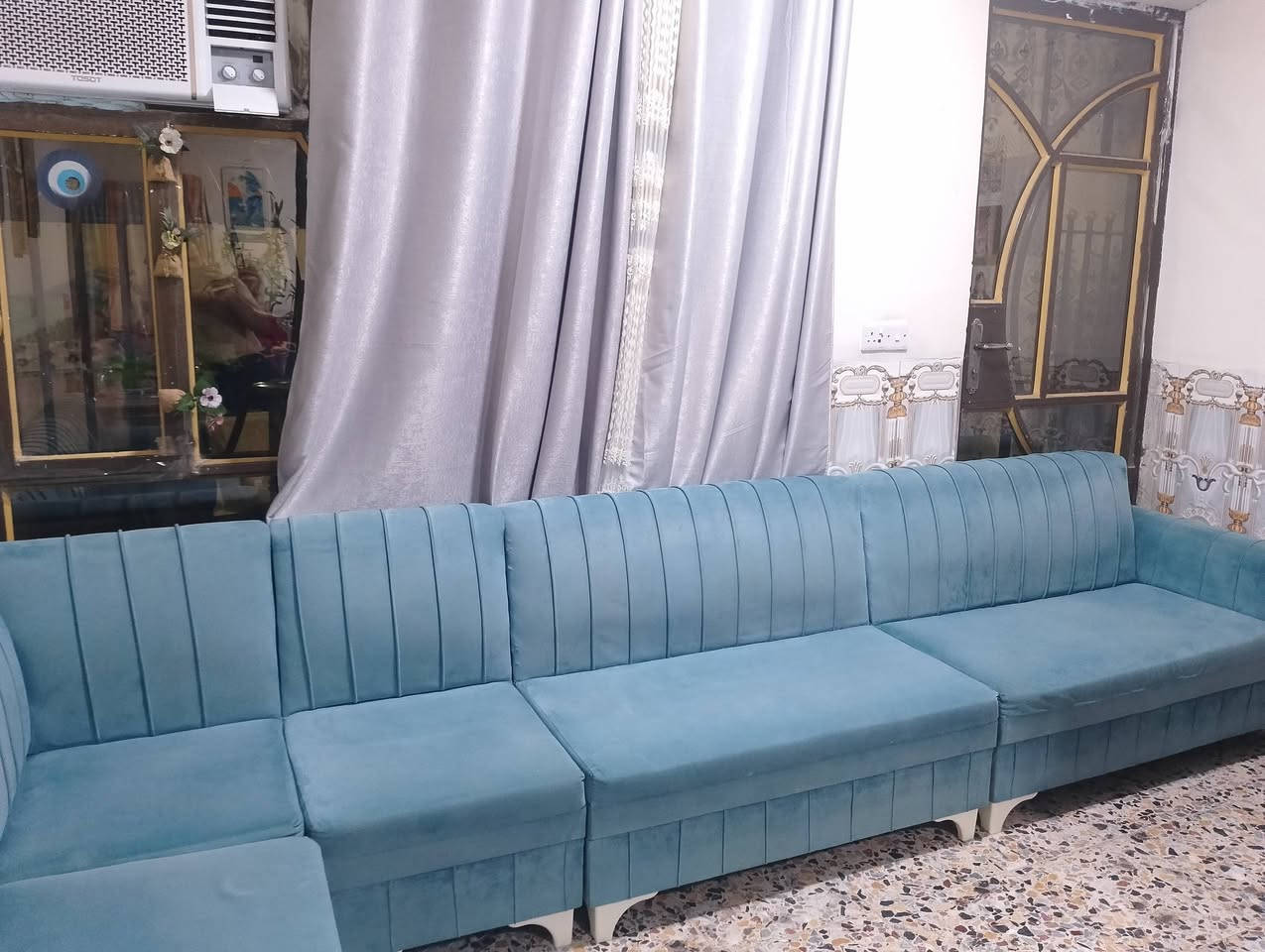 السلام عليكم غراض بيت للبيع كله نظيف قنفات ديوان
ثلاجه نوع Hisense 
نانوات واكو راوتر موجود كلهن للبيع مكاني بغداد للاستفسار ***********
