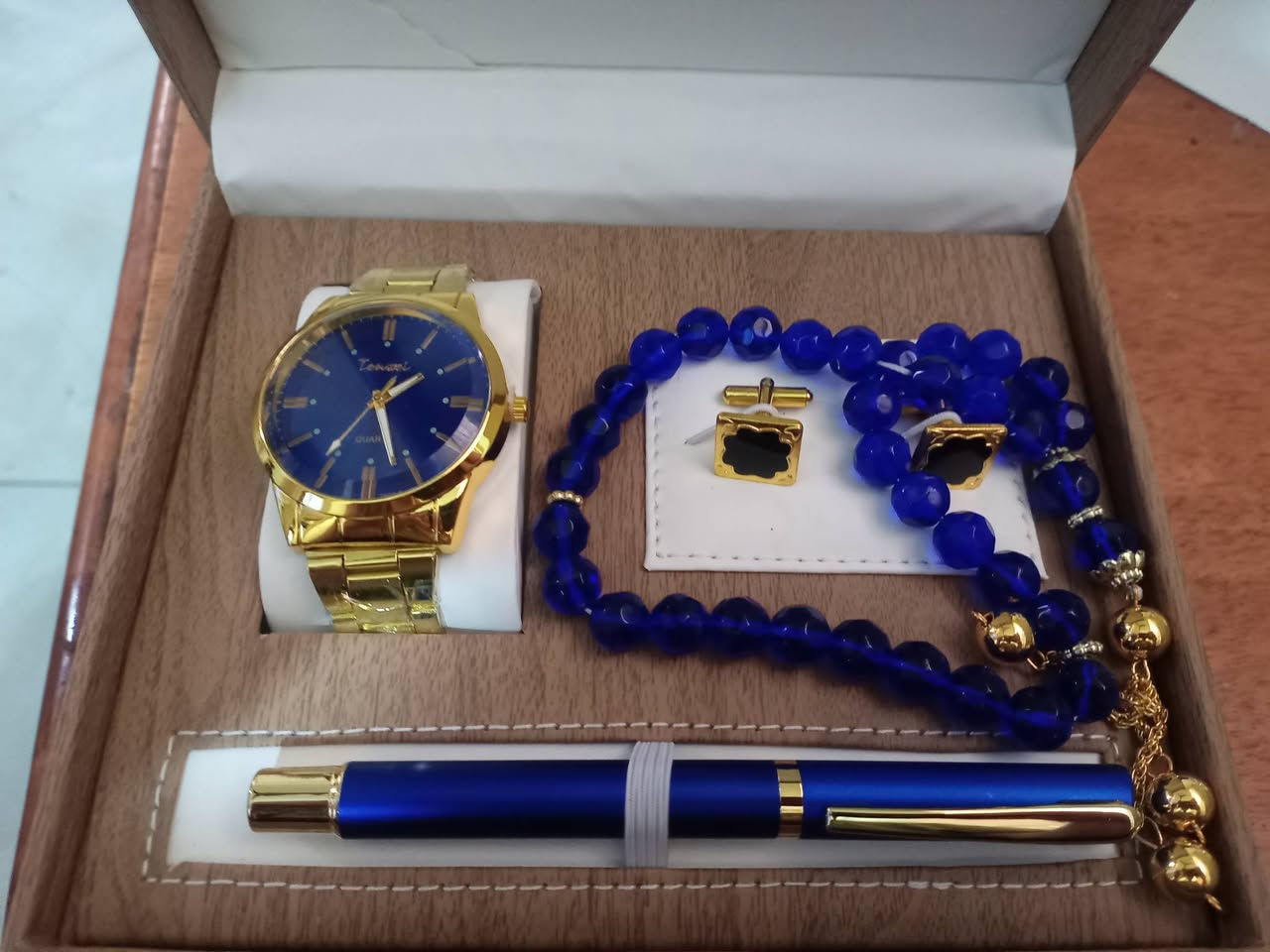 ساعه للبيع مع قلم وسبحه
جديدة غير مستعمله للطلب الاتصل على على الرقم ***********
