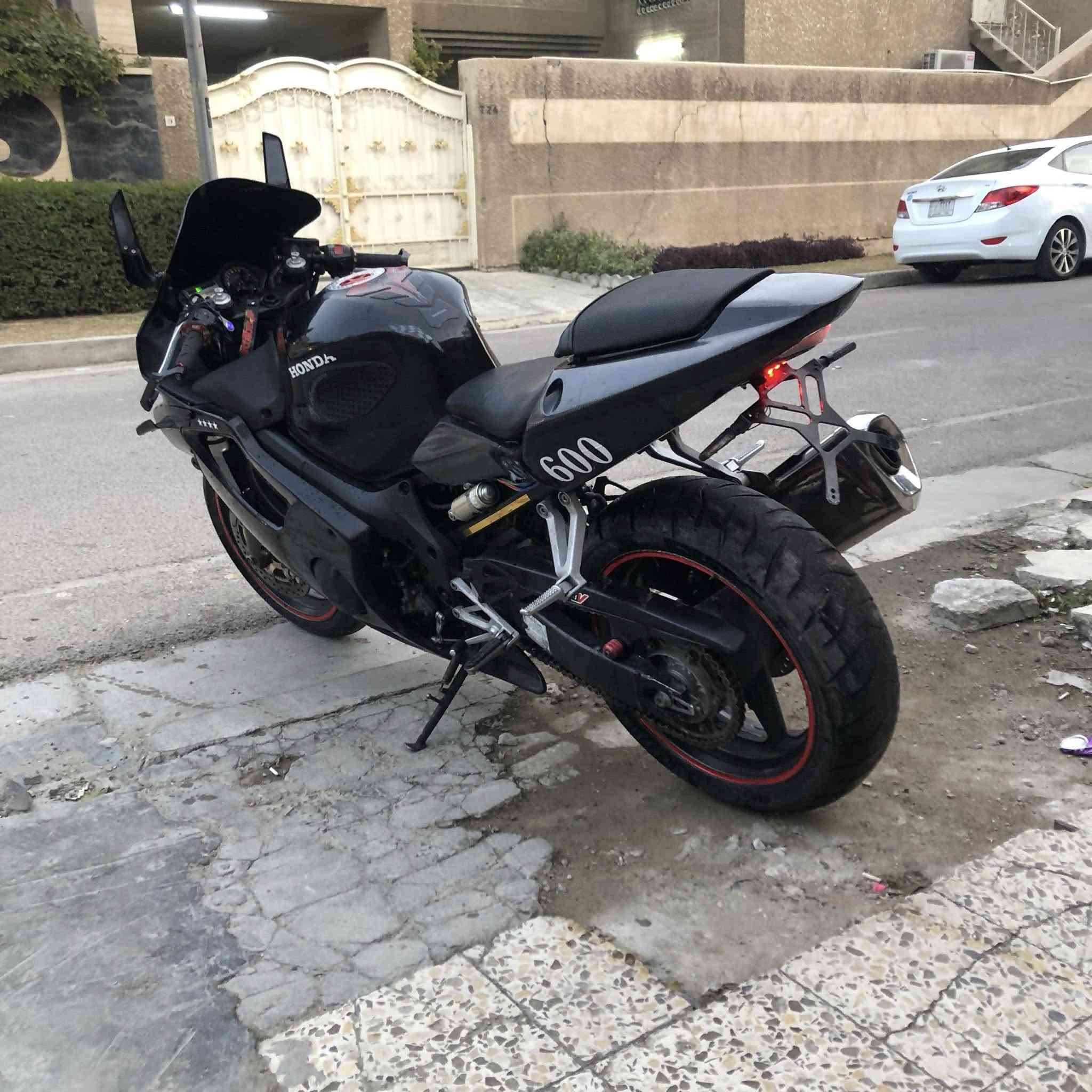 سلام عليكم للبيع سعر 25 وبيها مجال اوراق كاملا
افوراي 2005 دراجه علا ايدي ماخذها رمبه وصارف عليها هواي عليها اكزوز H2 اصلي عليها لايتات عيون شيطان اصليه بك لايت رياضي تفصيل خاص امرايات H2 زعانف بيئم ام بكج اصليات كرون اصليات دراجه هواي صارف عليها دراجه مليانا كاربون ومرتبه حماوه ما تعبر ال 70 مفتوحه كور وقباقه فقط عنوان بغداد سيديه /***********
