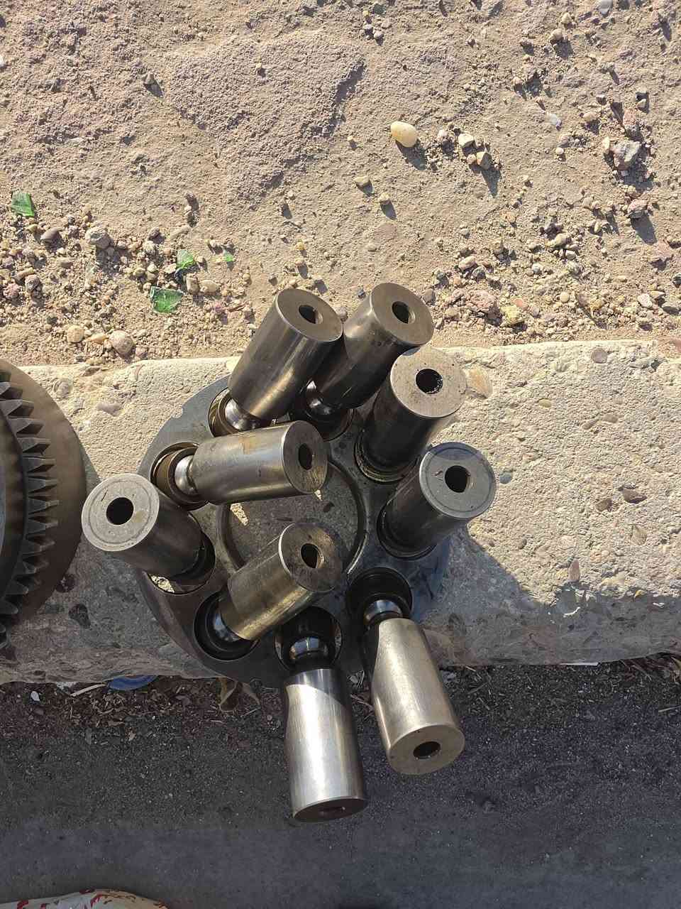 للبيع قطع حفاره هيتاشي الرقم ***********
