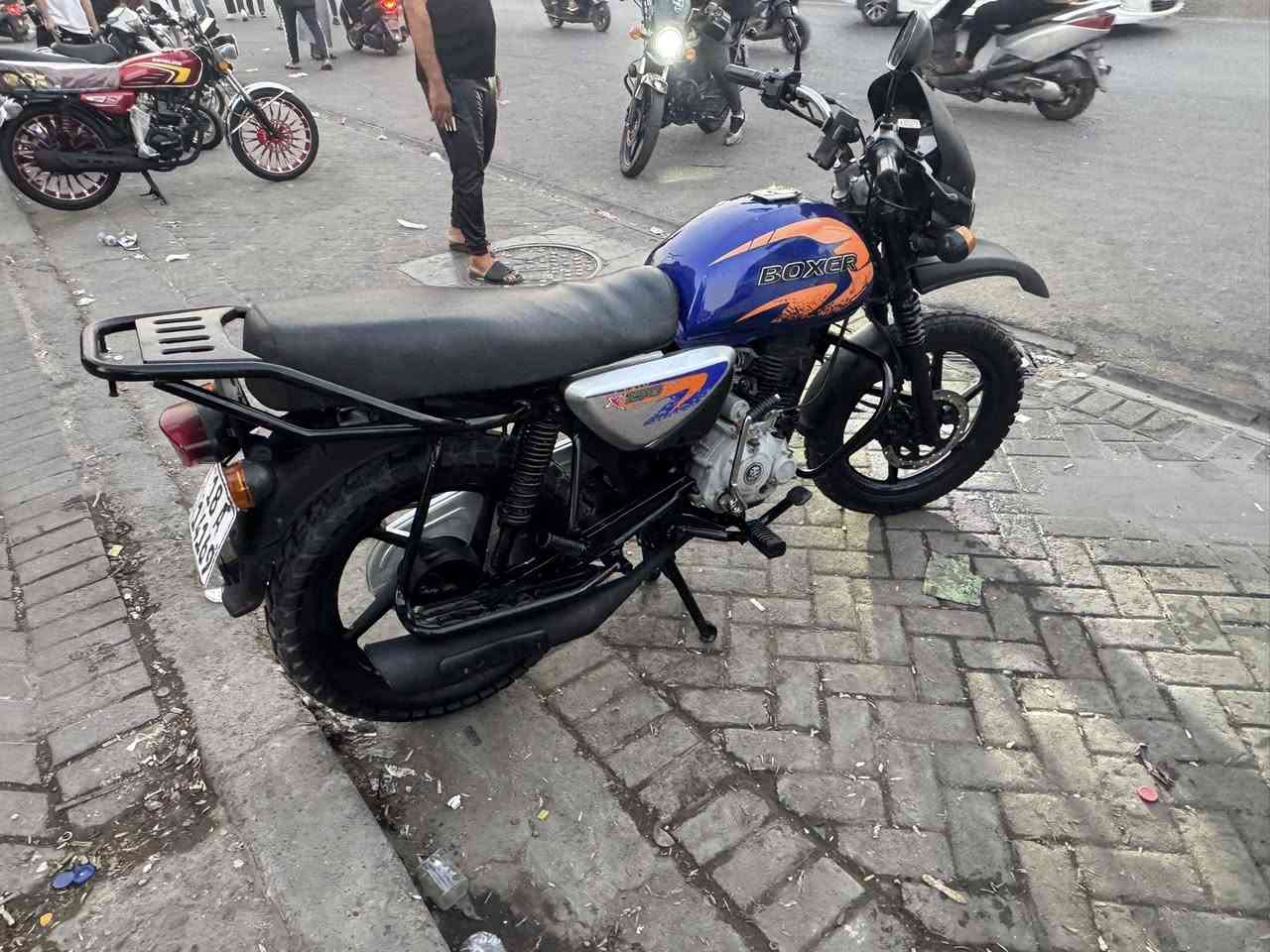 🏍️ دراجة بوكسر للبيع
* موديل 2022
مشروع وطني* تحويل ثاني يوم
* كفالة عامة
* مجفّتة تجفيت شركة
* الدراجة نظيفة جداً وحالتها ممتازة، خير من الله

💰 السعر: 2100
يوجد مجال بسيط للمشتري.

📍 العنوان: بغداد – مدينة الصدر

للاستفسار والمراسلة ***********
