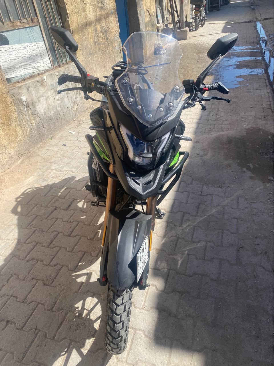 السلام عليكم اخواني ادفنجر محرك 300cc الدراجة ماشية 1000 بعدهة عل سحك زيرو سنوية ولوحات اثنين رايدهة ب 3750 وهاذة رقمي الي حاب يتواصل وياي واتساب *********** بغداد, العراق
