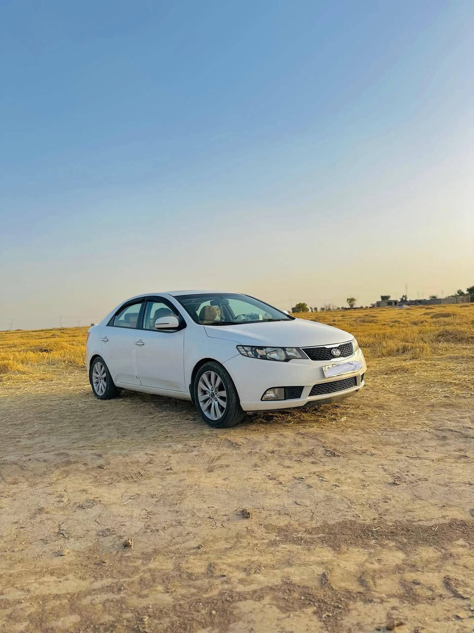 السلام عليكم كيا سيراتو موديل 2012  رقم اربيل الجديد بأسمي فول مواصفات بصمه تحكم جهتين+ اشاير بالمري المري شفط+ شاشة وكامرة +حساسات خلفيه + كير 6 نمر
 السيارة كفاله عامه فقط صبغ شبر بالجملغ الخلف السائق  السعر( 115 )وبيه مجال بسيط 
مكان السيارة صلاح الدين قضاء الدور التواصل خاص


**إذا كنت صاحب هذا الإعلان وتريد حذفه لأي سبب، رجاءا أرسل رسالة إلى الدعم الفني**