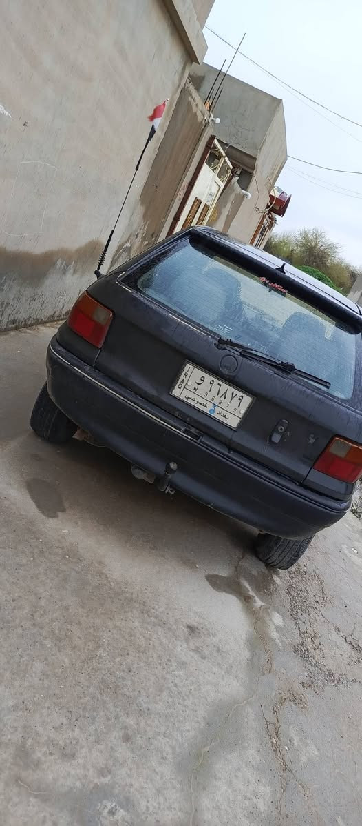 استرا 16موديل تسعينات سنويه اخضر رقم بغداد موازي كربون ما مسجل  كير محرك شرط خياس ضربه ما بيها السعر 32بيها مجال ترهم بمقدمة معقولة 
‏‪***********‬‏
***********
