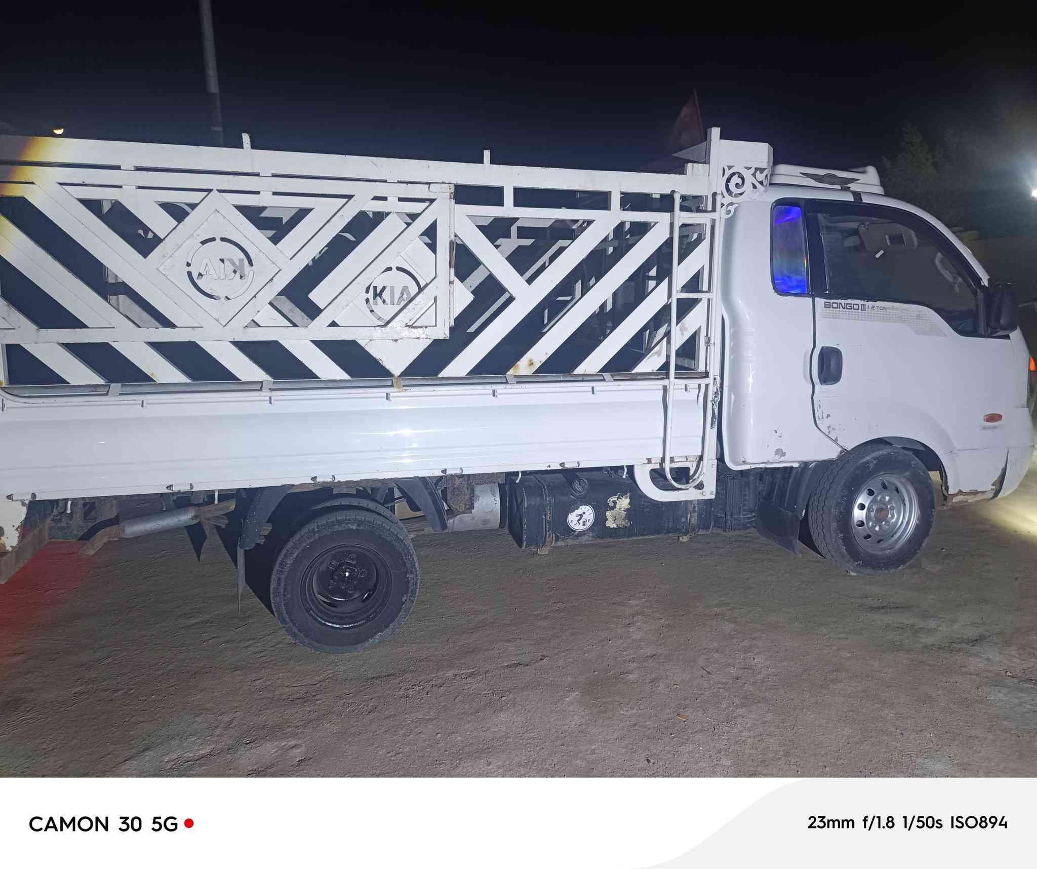 كيه 2011 ابلادي رقم بصره تاير 13 بيها خيط تبخير سعرها 85 مكان السياره سوق الشيوخ رقمها انكليزي راح استلمه ***********
