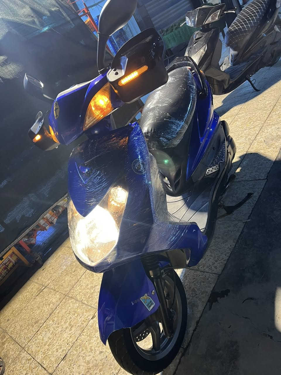 سلام عليكم دراجه سكنس فحل نوزل دراجه نظيفه كلش محرك بلادي ممفتوح كهربائيات كلهه شغاله تايرات جدد دهن جديد اديرله امزويل كفراتهه نظيفه دشبول إلكتروني يتغير الوان باتري جديد دراجه مال رمبه مكاني بغداد السيديه قرب مدينة الألعاب الكرخ الاتصال *********** بي واتساب سعرهه 950 وبيهه مجال
