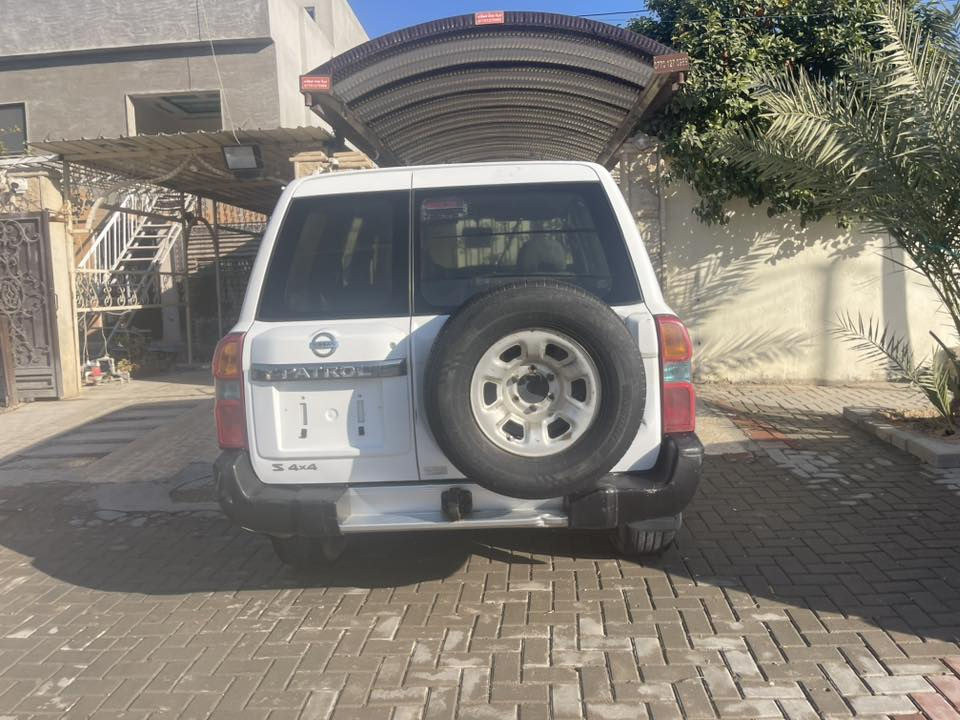 باترول مزاد ٢٠٠٨ محرك ٤٥٠٠ كير عادي سياره بيها قطعين بخ بدون حادث محرك كير اكسلات كله شرط دبل اكسل شغال  تبريد تدفئه شغال حداديه جديده  سياره اي نقص مابيها تخم تاير جديد  
الاستفسار ***********
