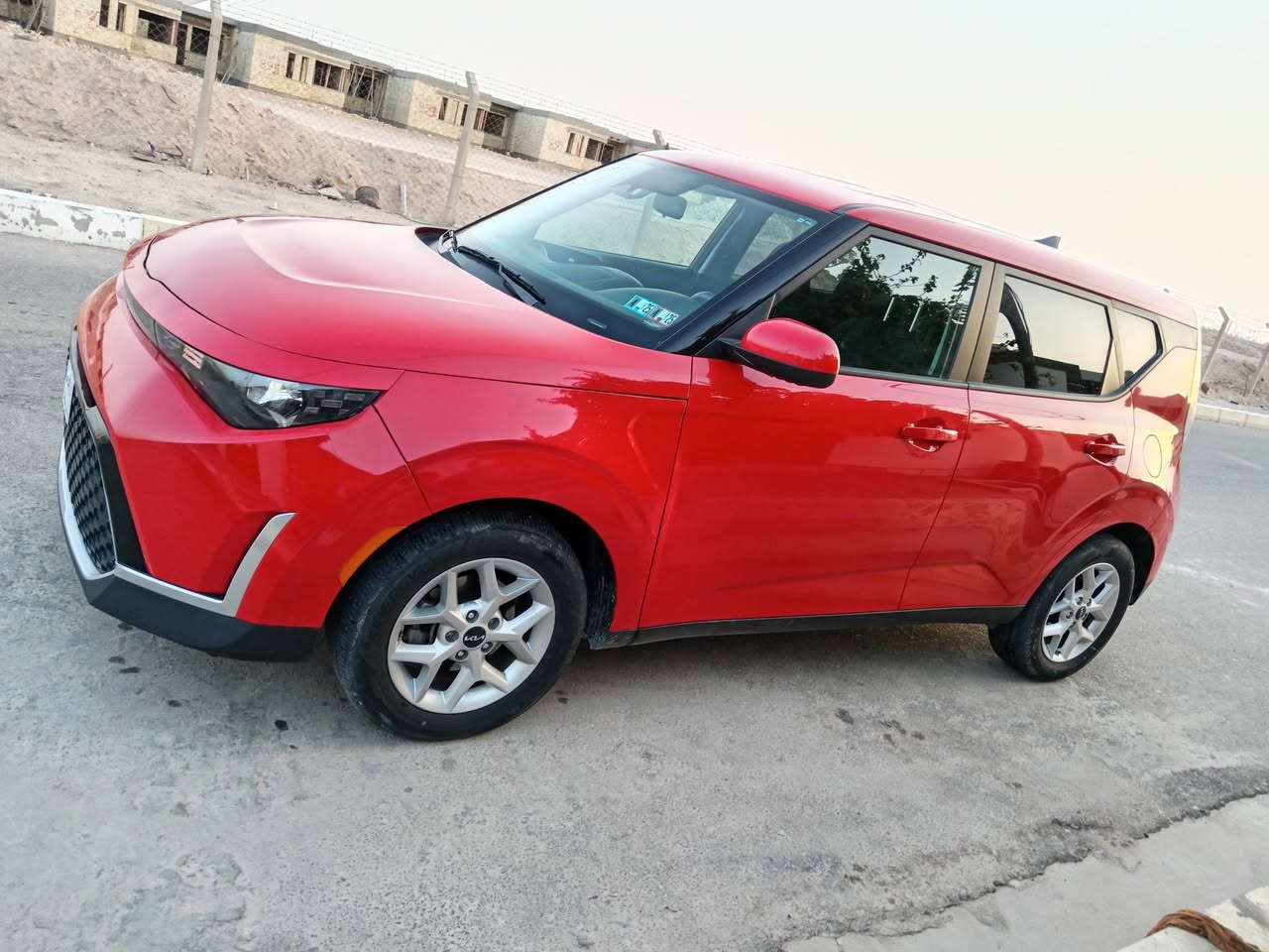 السلام عليكم
صول 23 بدون لوحات للبيع بدون تبديل تعديل شويه بجاملغ وشويه بالبنيد ارباگات سليمه موضح بالصور لون احمر مكان السياره نجف للاستفسار اكثر *********** واتساب مفتوح 
السعر 146 بيه مجال
